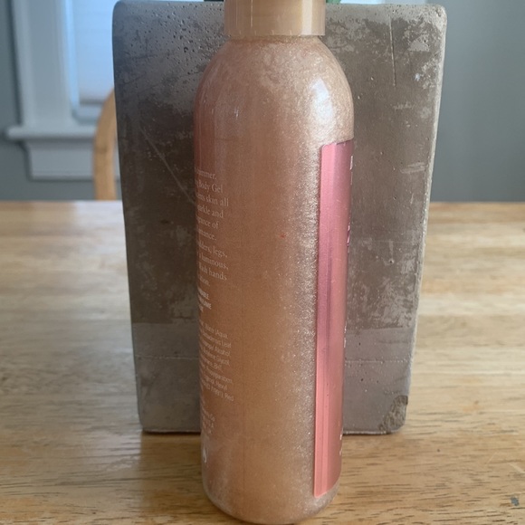 Shimmering Body Lotion - Picture 3 of 3